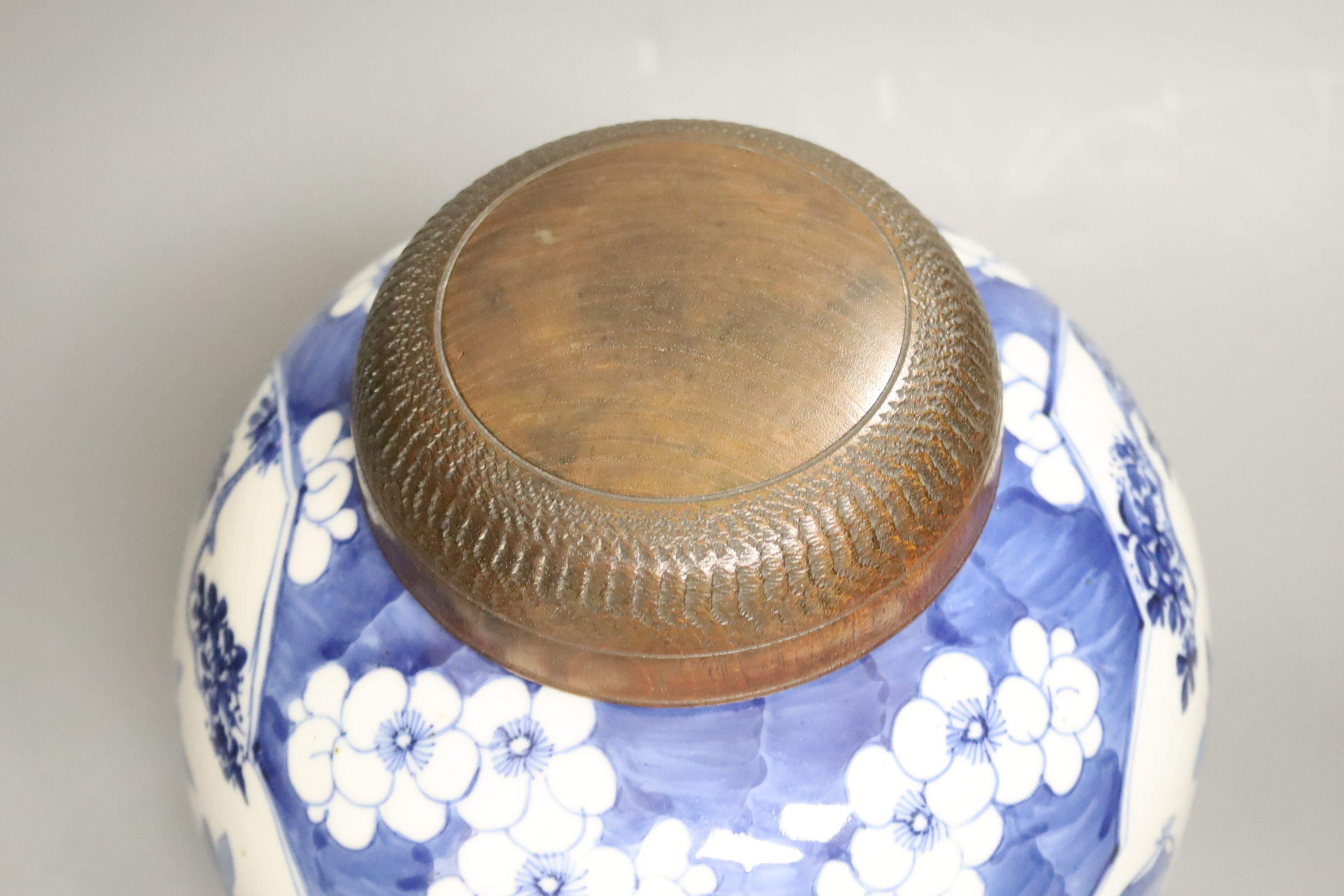 A late 19th / early 20th century Chinese blue and white jar, with wooden cover, height 25cm